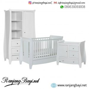 set kamar bayi putih